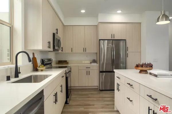 $6,105 | 2700 North Current Way, Los Angeles, CA 90039