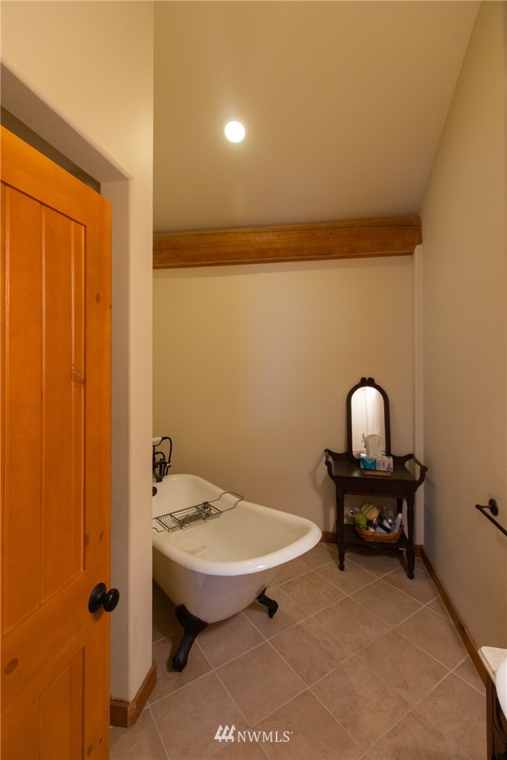 8 Craftdale Road Oakville, WA 98568 - Photo 5 of 25 Gallery Image 5
