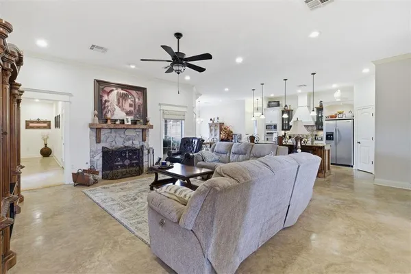 $525,000 | 975 North Kade Lane, Lake Charles, LA 70605