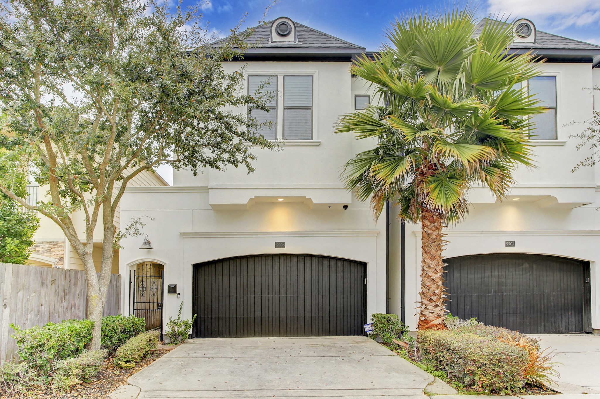 5506 Darling Street Houston, TX 77007 - Photo 1 of 23 5506 Darling St. has fabulous curb appeal & notice the double driveway for extra parking!