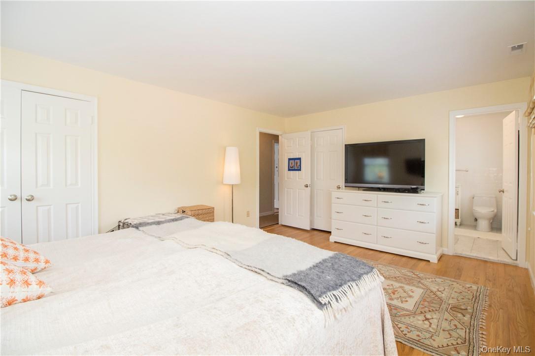 4 Dalphin Drive Rye, NY 10580 - Photo 16 of 24 Master bedroom with bathroom ensuite