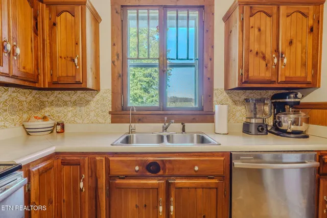 $699,909 | 2341 County Road 561, Englewood, TN 37329