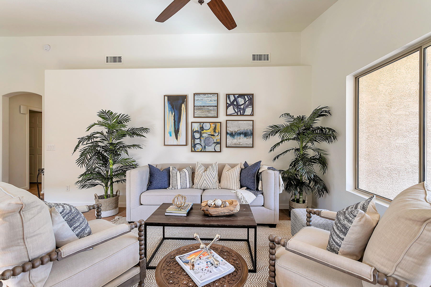 4446 East Rowel Road Phoenix, AZ 85050 - Photo 3 of 15 Living Room