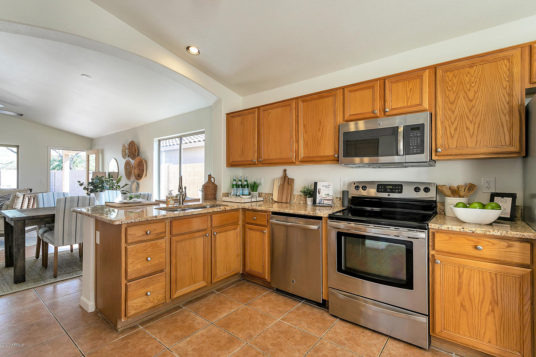 4446 East Rowel Road Phoenix, AZ 85050 - Photo 4 of 15 Kitchen