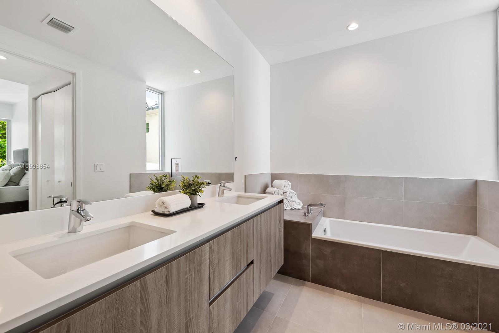 545 Southwest 11th Street, Unit 205 Miami, FL 33129 - Photo 12 of 20
