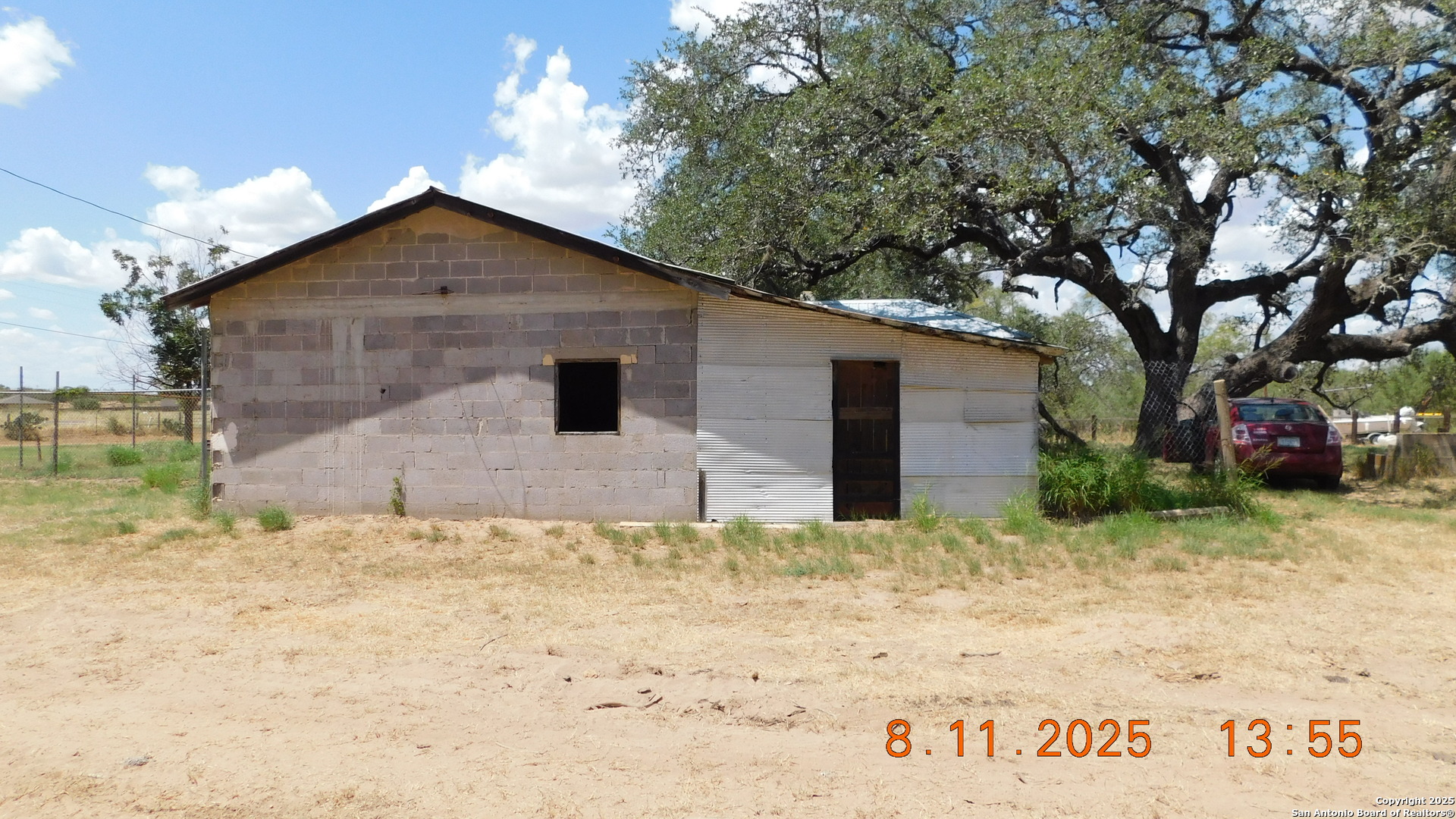 11620 Highway 16 Poteet, TX 78065 - Photo 15 of 38 a house with a outdoor space