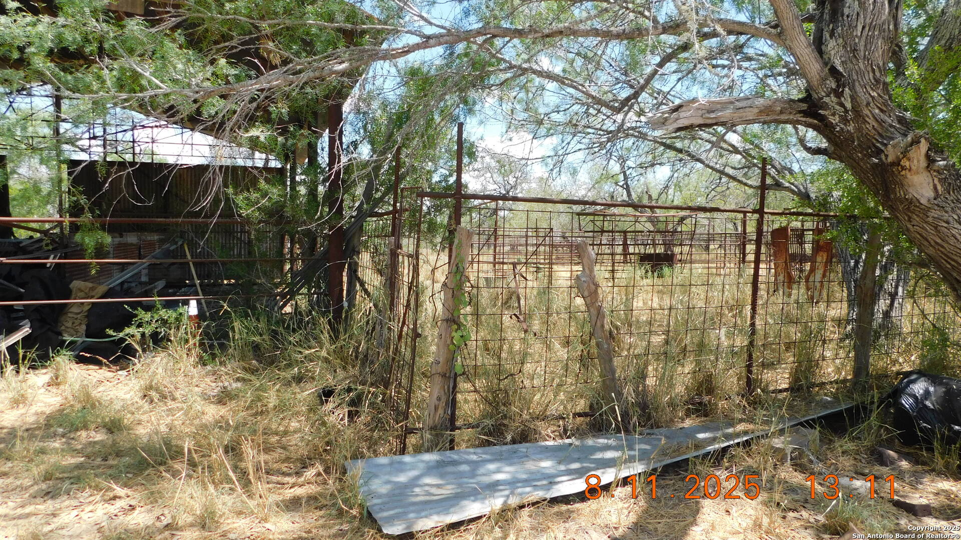 11620 Highway 16 Poteet, TX 78065 - Photo 25 of 38 a backyard of a house with lots of green space
