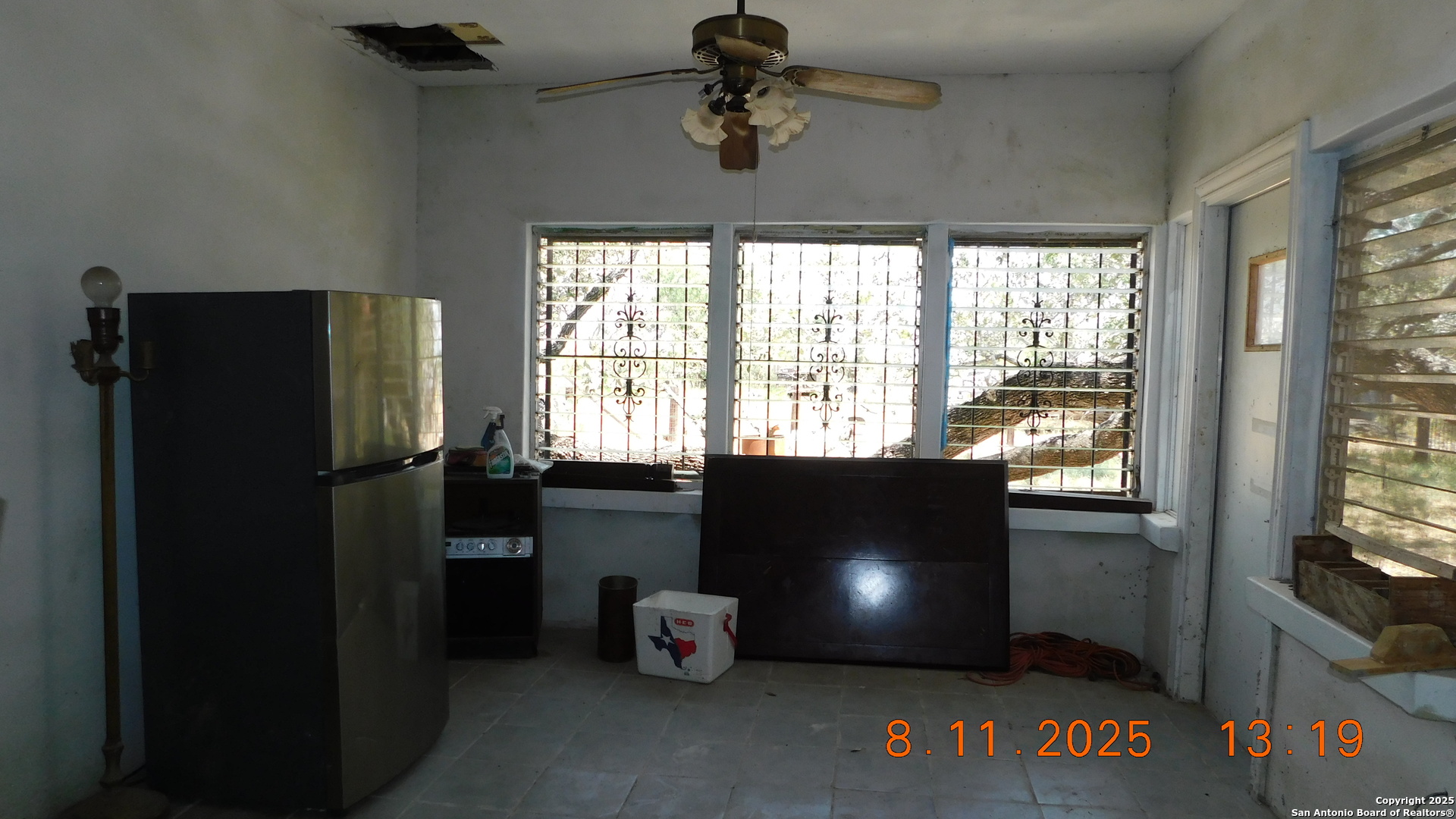 11620 Highway 16 Poteet, TX 78065 - Photo 28 of 38 a living room with a fireplace furniture and a flat screen tv