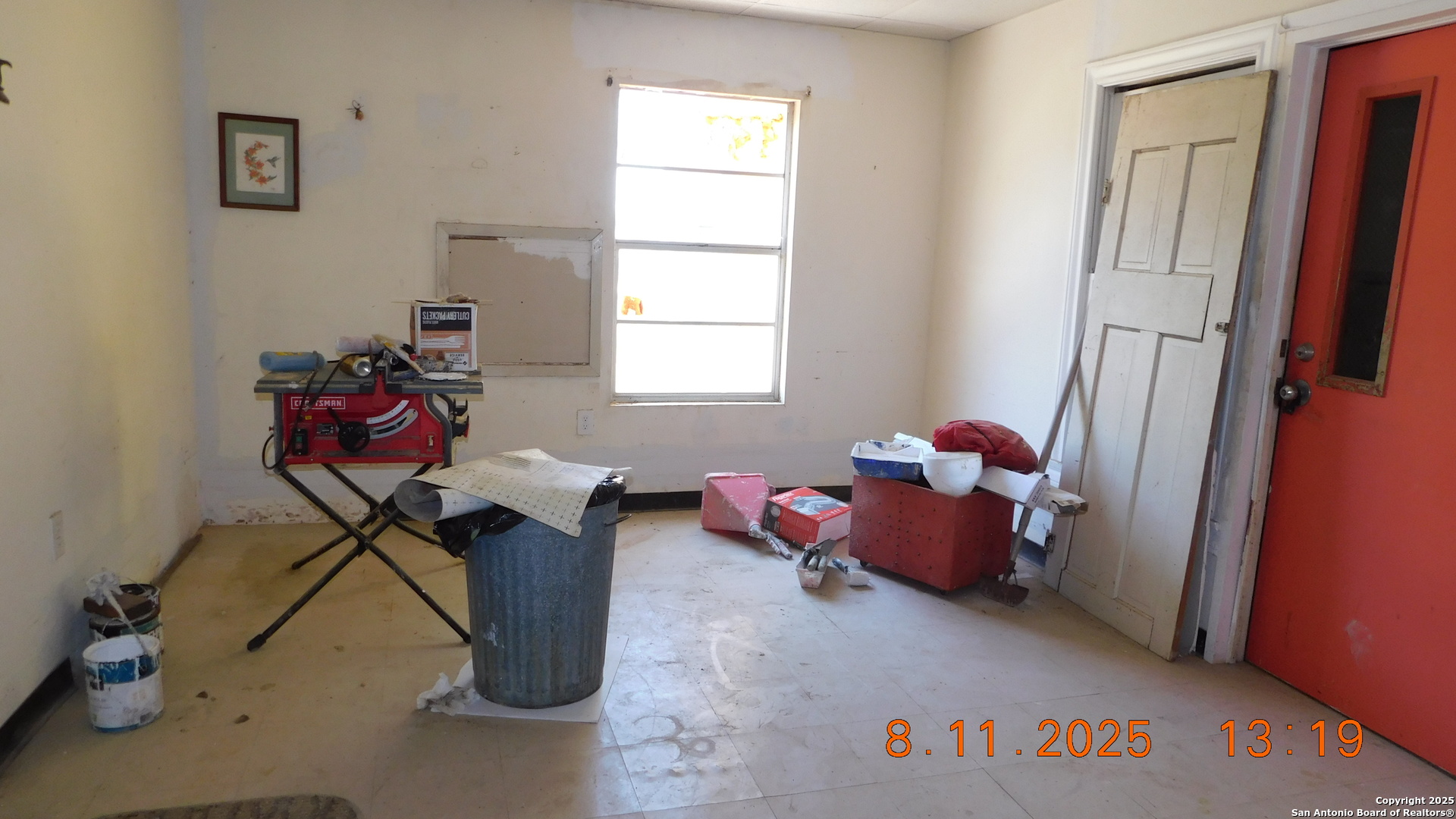 11620 Highway 16 Poteet, TX 78065 - Photo 37 of 38 a living room with furniture and a window