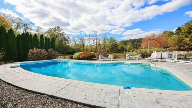 $885,000 | 4 Chamberlain Road, Flemington, NJ 08822