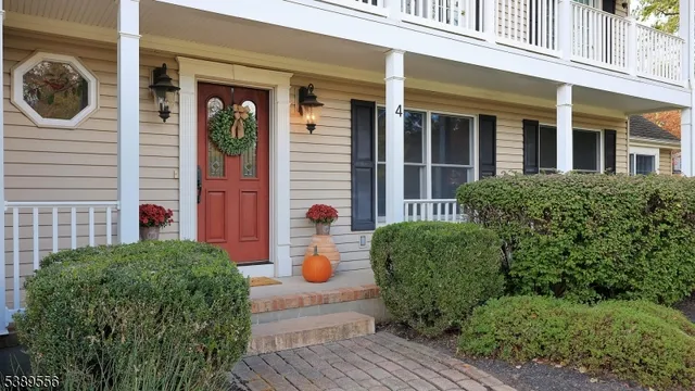 $885,000 | 4 Chamberlain Road, Flemington, NJ 08822