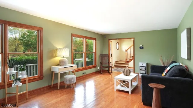 $885,000 | 4 Chamberlain Road, Flemington, NJ 08822