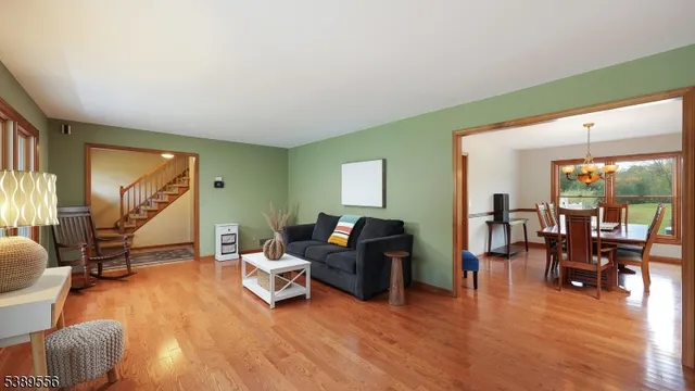 $885,000 | 4 Chamberlain Road, Flemington, NJ 08822