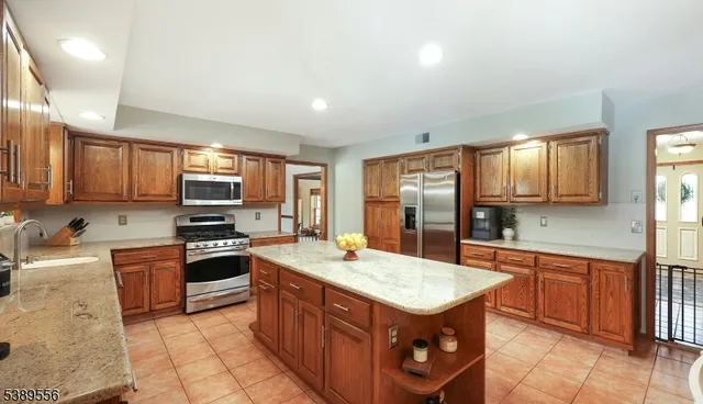 $885,000 | 4 Chamberlain Road, Flemington, NJ 08822