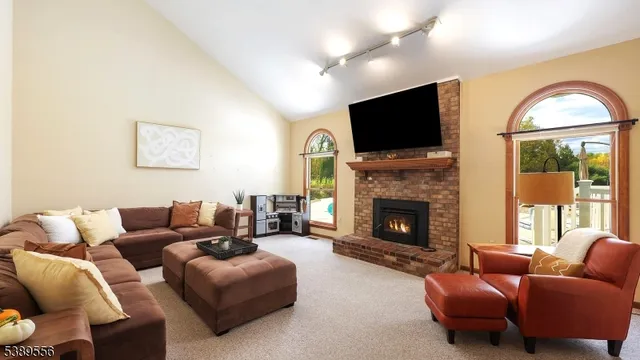 $885,000 | 4 Chamberlain Road, Flemington, NJ 08822