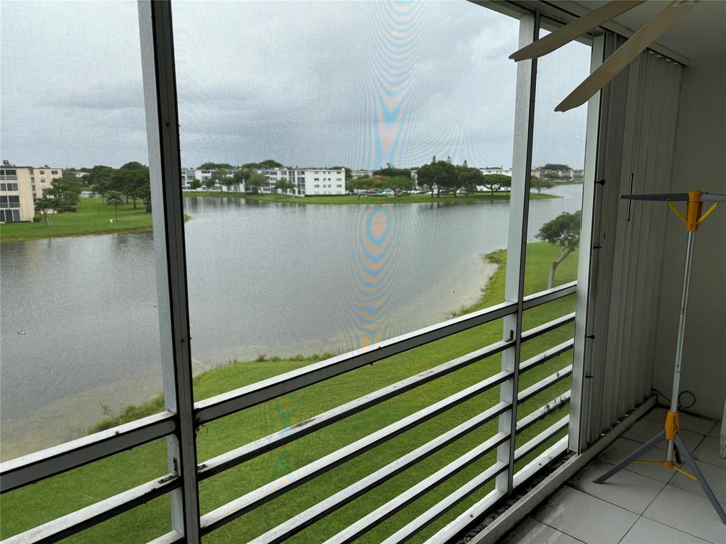 4053 Cornwall C, Unit 4053 Boca Raton, FL 33434 - Photo 11 of 12 a view of outdoor space with lake view and living room