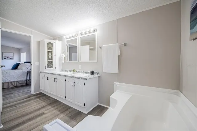 $299,900 | 952 Saddlewood Boulevard, Lakeland, FL 33809