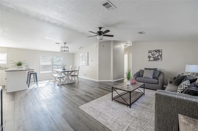 $299,900 | 952 Saddlewood Boulevard, Lakeland, FL 33809