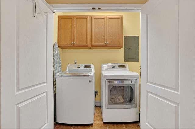 8179 Pineview Court Villa Rica, GA 30180 - Photo 29 of 41 a utility room with dryer and washer