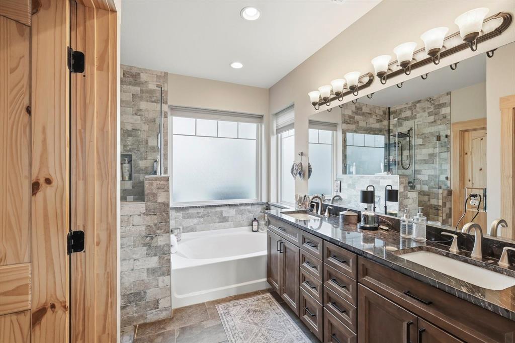 3300 Rigsby Lane Celina, TX 75009 - Photo 19 of 40 a bathroom with double vanity and a bathtub