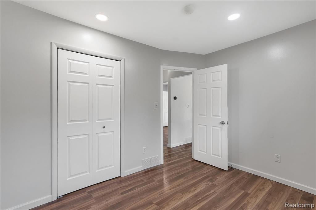 34909 Wick Road Romulus, MI 48174 - Photo 13 of 35