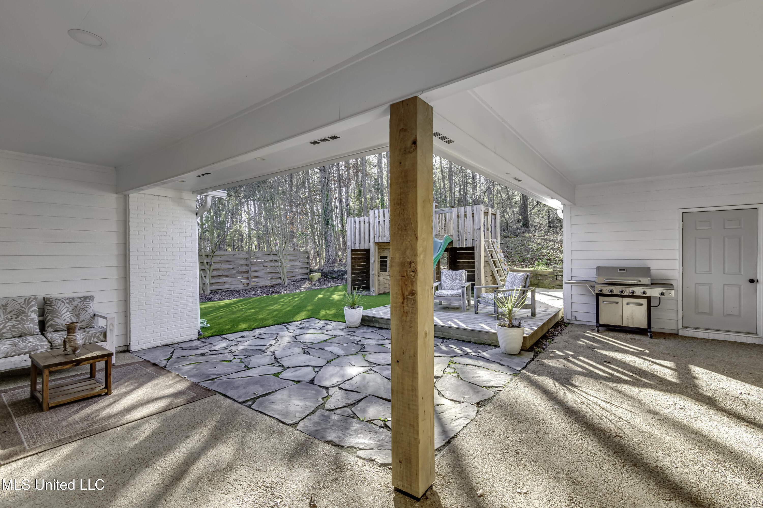 551 Cliffview Drive Brandon, MS 39047 - Photo 7 of 46 551 Cliffview Dr--16