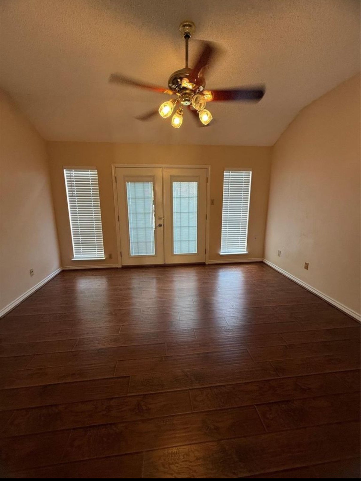 4027 Summit Valley Drive Houston, TX 77082 - Photo 5 of 24