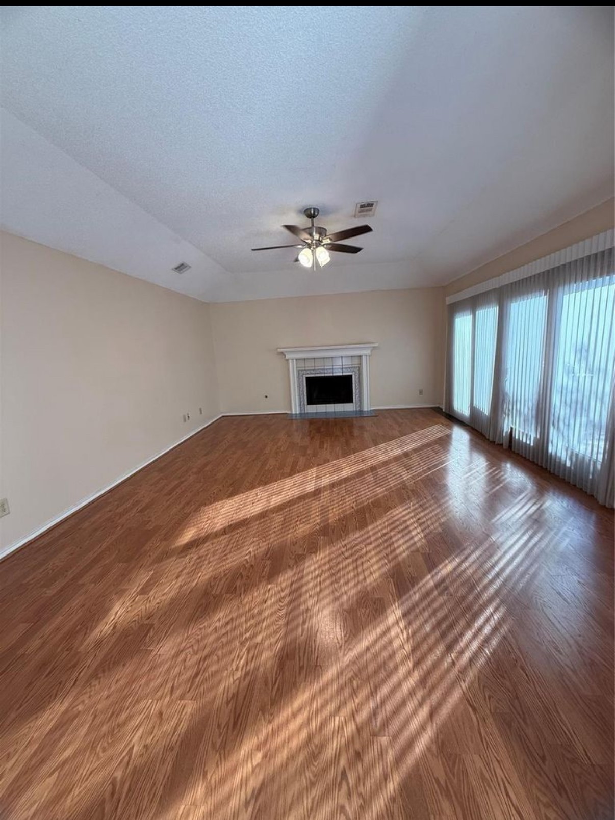 4027 Summit Valley Drive Houston, TX 77082 - Photo 6 of 24