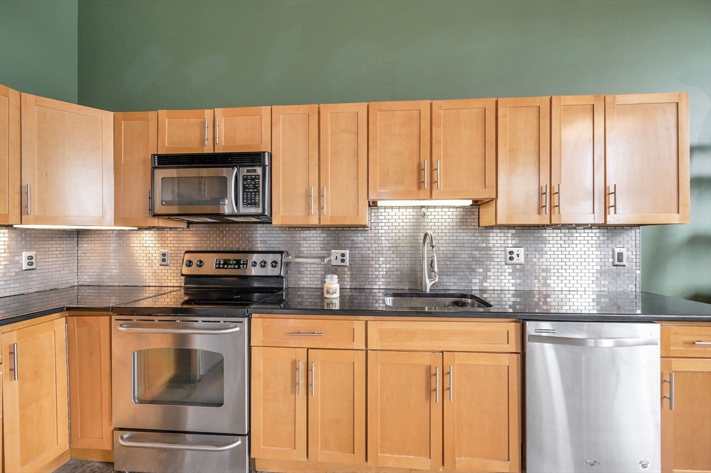 35 Riverwalk Way, Unit R306 Lowell, MA 01854 - Photo 8 of 39 Gallery Image 8