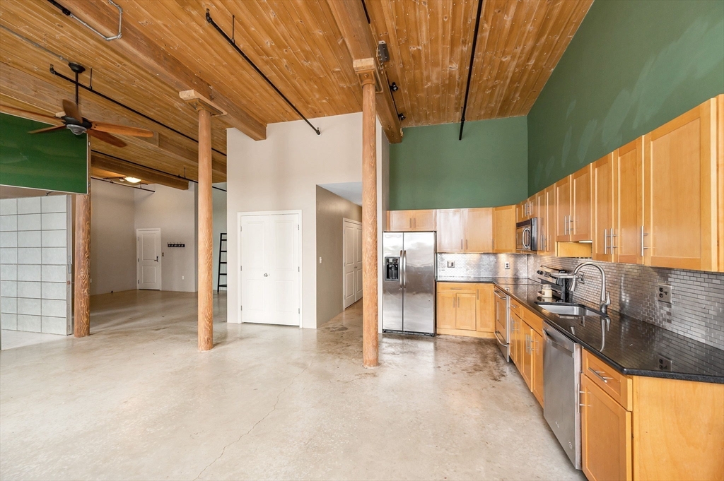 35 Riverwalk Way, Unit R306 Lowell, MA 01854 - Photo 9 of 39 Gallery Image 9