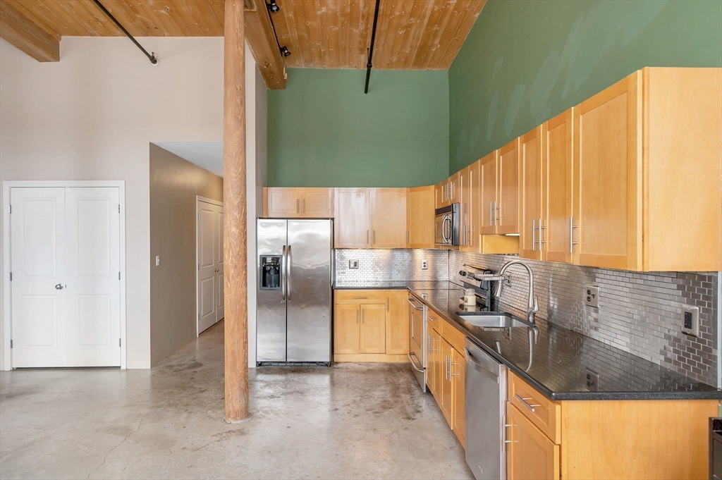 35 Riverwalk Way, Unit R306 Lowell, MA 01854 - Photo 10 of 39 Gallery Image 10