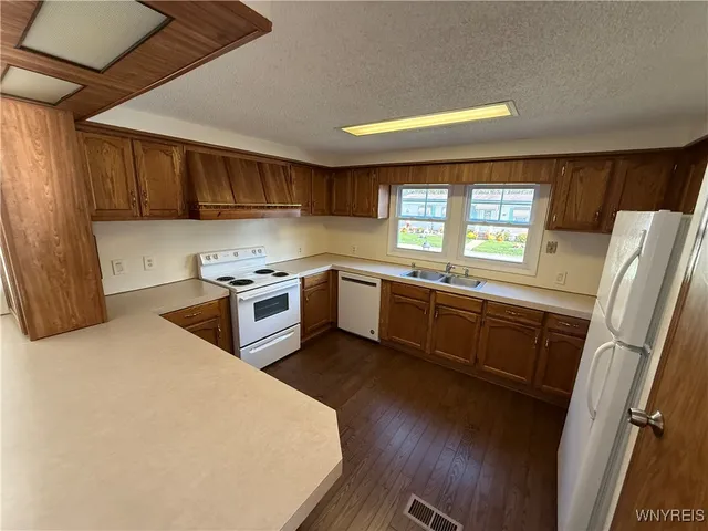 $99,900 | 8 Holly Lane, Cheektowaga, NY 14227