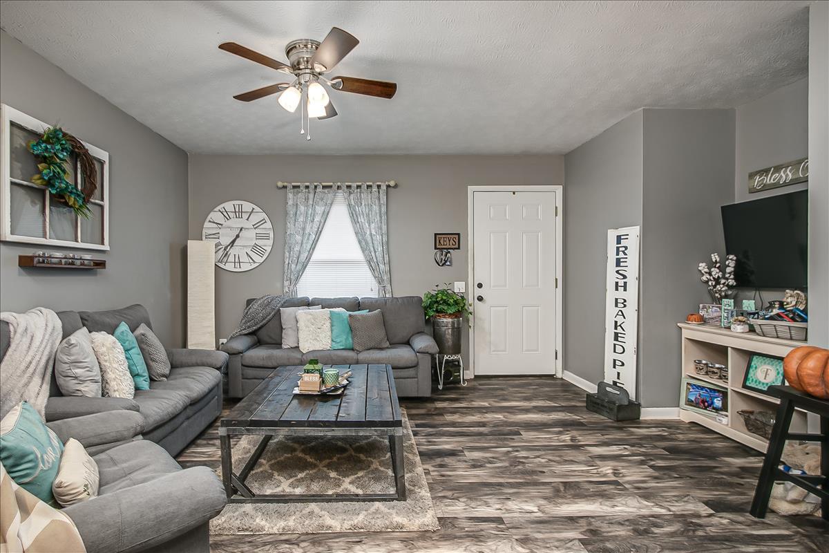 608 Cross Community Road Bristol, TN 37620 - Photo 4 of 28 Cross Community-6