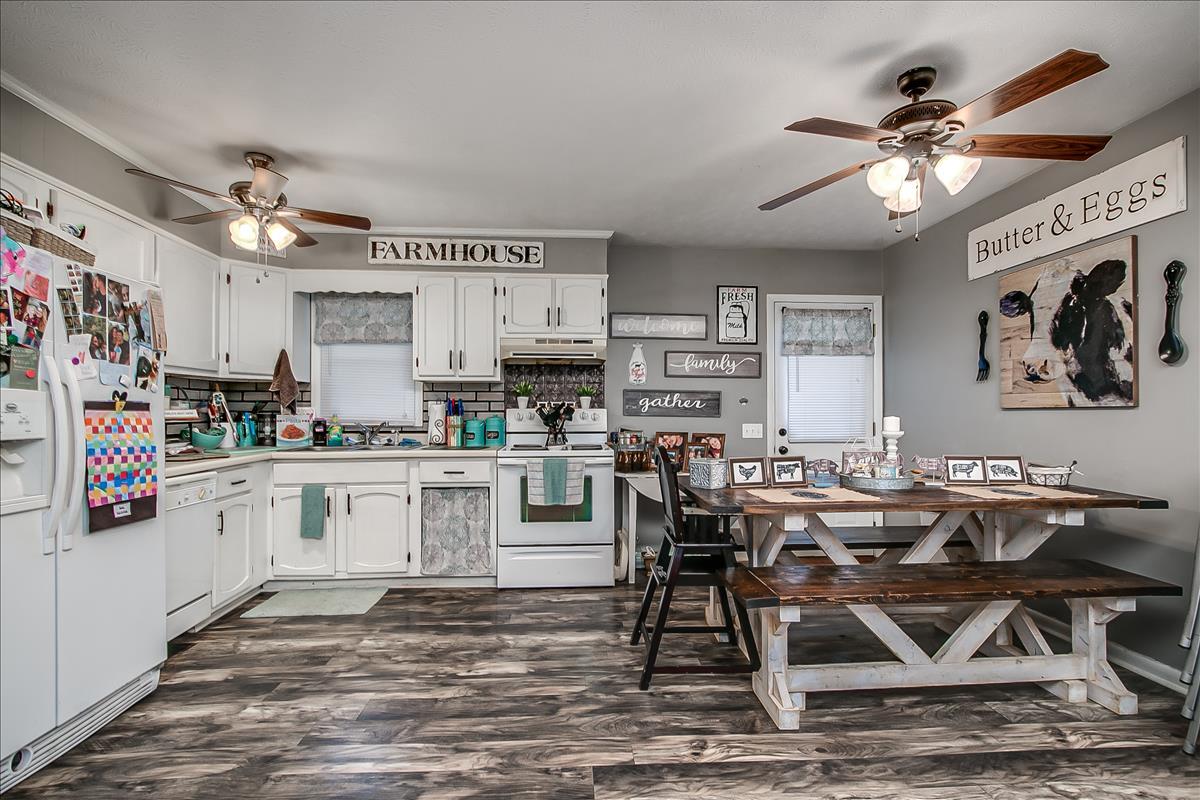 608 Cross Community Road Bristol, TN 37620 - Photo 8 of 28 Cross Community-10