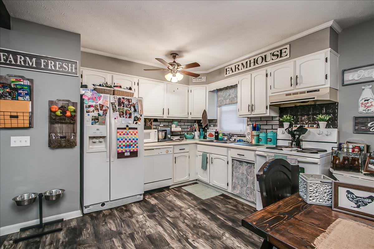 608 Cross Community Road Bristol, TN 37620 - Photo 10 of 28 Cross Community-12