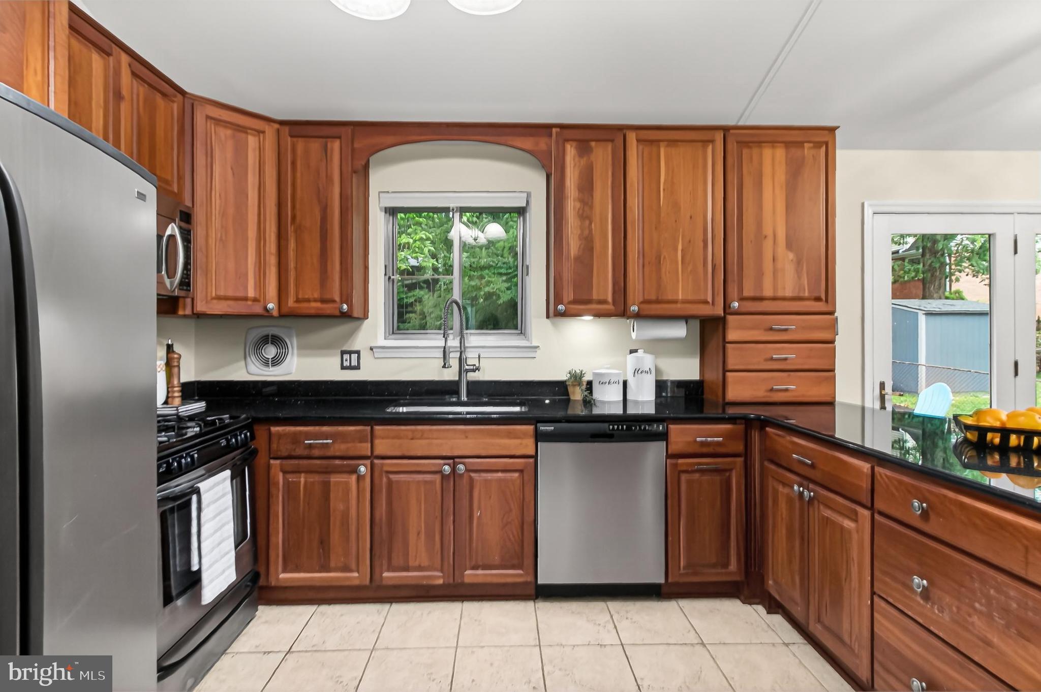 5502 Kempton Drive Springfield, VA 22151 - Photo 13 of 49 SS appliances, gas cooking & granite countertops