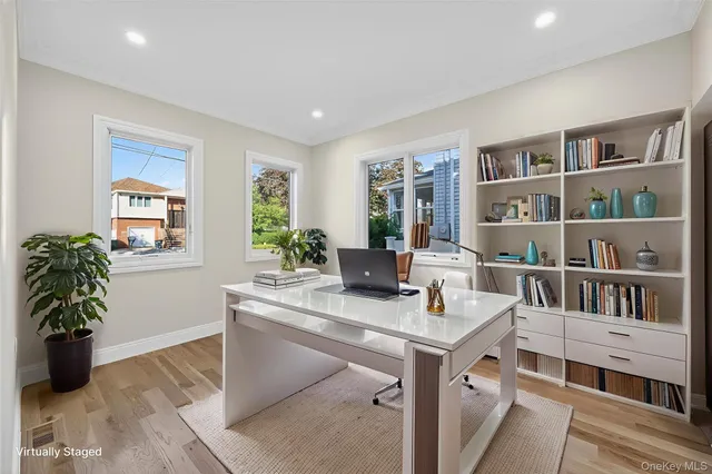 $2,185,000 | 80 Clapham Avenue, Manhasset, NY 11030