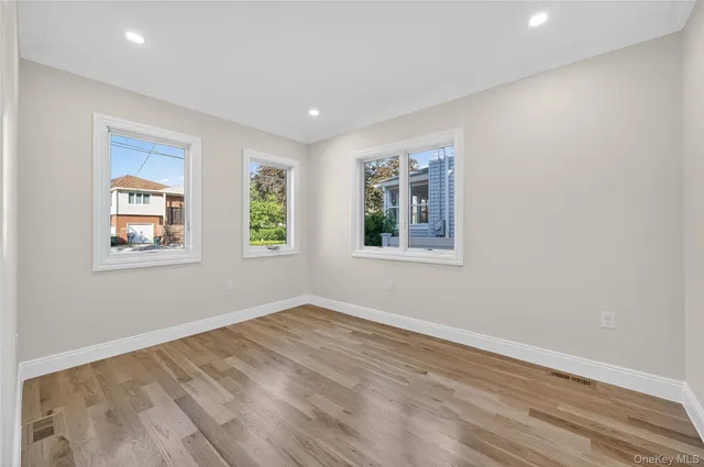 $2,185,000 | 80 Clapham Avenue, Manhasset, NY 11030