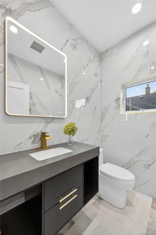 $2,185,000 | 80 Clapham Avenue, Manhasset, NY 11030