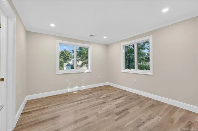 $2,185,000 | 80 Clapham Avenue, Manhasset, NY 11030