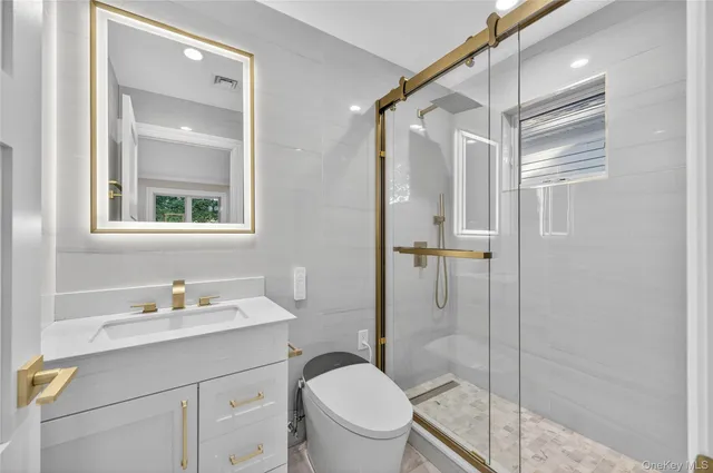 $2,185,000 | 80 Clapham Avenue, Manhasset, NY 11030