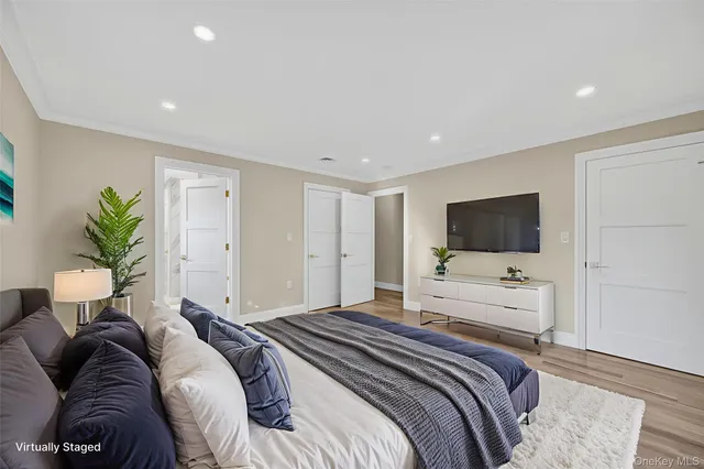 $2,185,000 | 80 Clapham Avenue, Manhasset, NY 11030