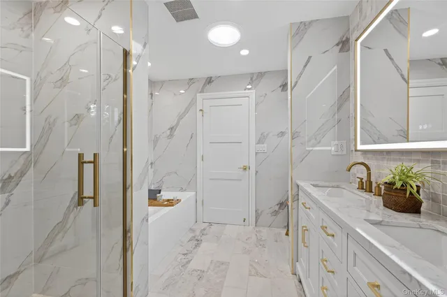 $2,185,000 | 80 Clapham Avenue, Manhasset, NY 11030