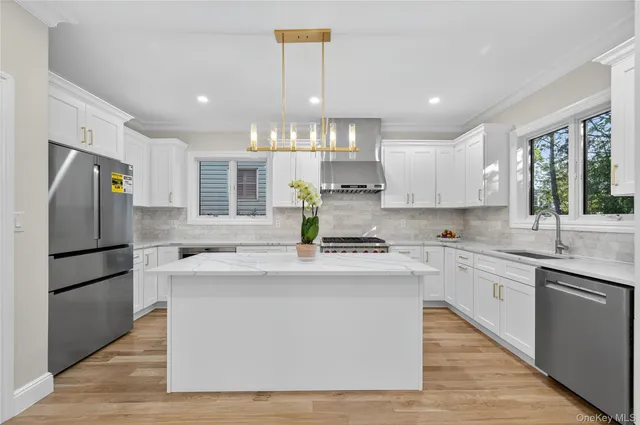 $2,185,000 | 80 Clapham Avenue, Manhasset, NY 11030
