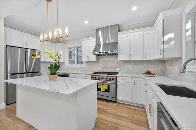 $2,185,000 | 80 Clapham Avenue, Manhasset, NY 11030