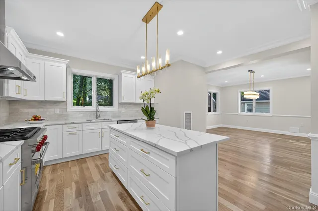 $2,185,000 | 80 Clapham Avenue, Manhasset, NY 11030