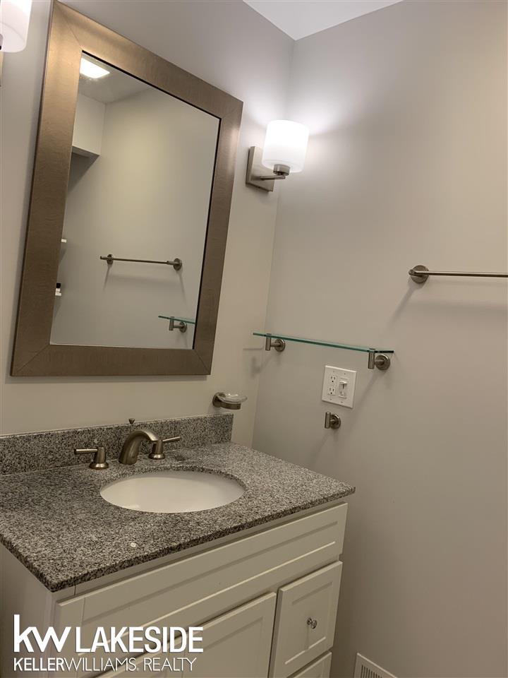275 Lothrop Road Grosse Pointe, MI 48236 - Photo 25 of 30 50064150-24.JPG