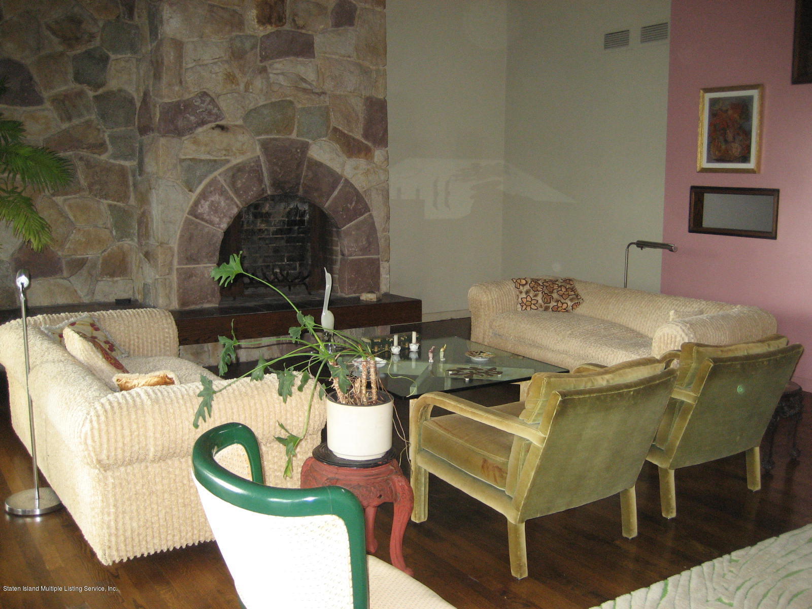 85 Circle Road Staten Island, NY 10304 - Photo 6 of 21 Living Room