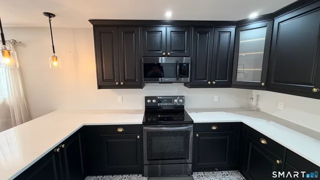 $3,200 | 540 Lakeside Drive, Bridgeport, CT 06606