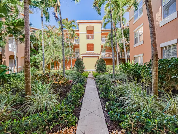 $1,890 | 5020 Fairways Circle, Unit J208, Vero Beach, FL 32967